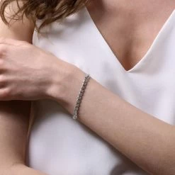 Sterling Silver 4.6mm Diamond Cut Marina Link Bracelet -Fashion Accessories Store sterling silver mariner bracelet female model close view tchbrma46 2000q6