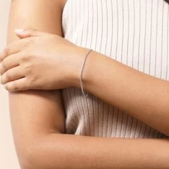 Sterling Silver 2mm Rounded Box Link Bracelet -Fashion Accessories Store sterling silver round box bracelet female model near vw tchbrbxr2 2000q6 1